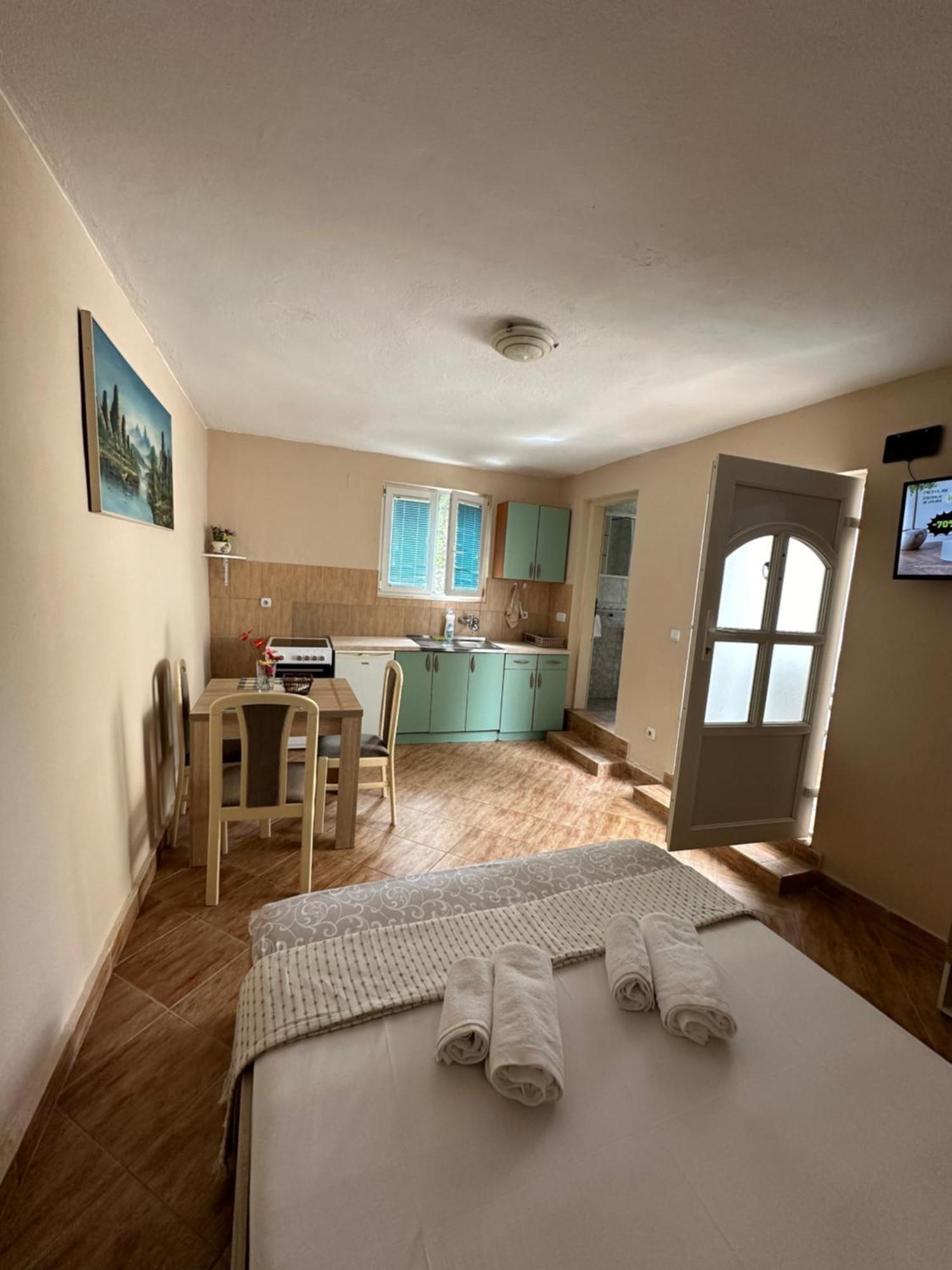 Apartman Nina Risan Exterior foto